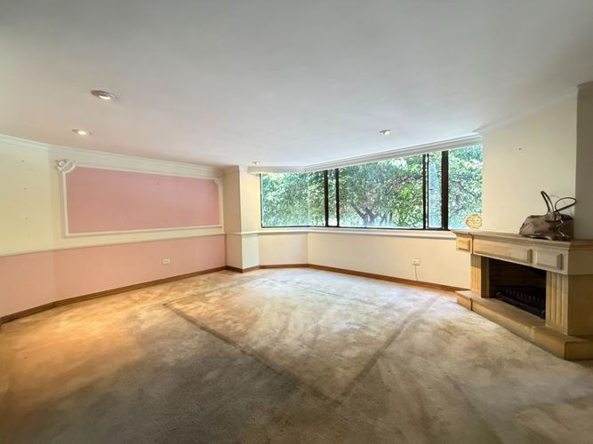 Apartamento de 4 alcobas en venta en El Retiro, Bogotá, 271 m² · foto 3 de 21