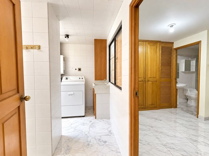 Apartamento de 4 alcobas en venta en El Retiro, Bogotá, 271 m² · foto 10 de 21