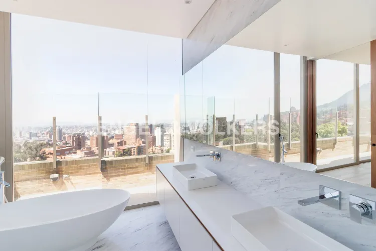 Apartamento de 3 alcobas en venta en Los Rosales, Bogotá, 417 m² · foto 21 de 24
