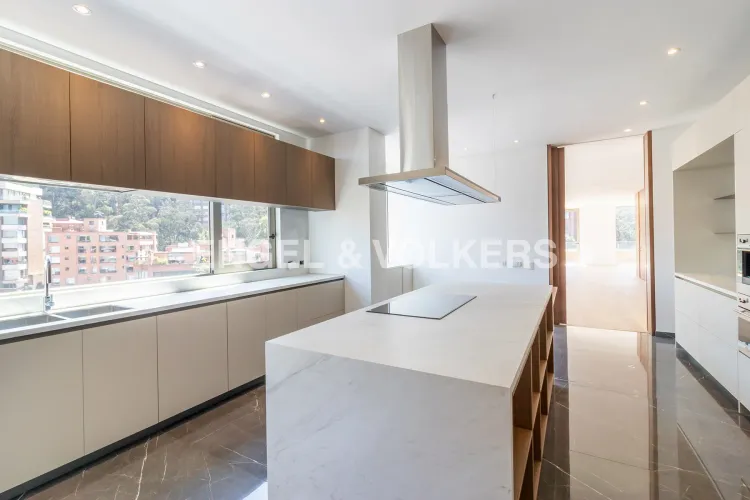 Apartamento de 3 alcobas en venta en Los Rosales, Bogotá, 417 m² · foto 9 de 24
