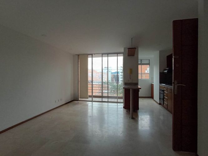 Apartamento de 3 alcobas en arriendo en Laureles, Medellín, 78 m² · foto 3 de 18
