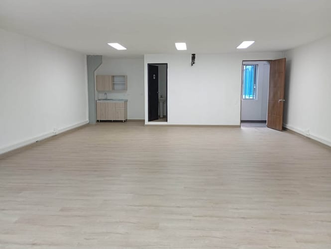Oficina en arriendo en El Poblado, Medellín, 80 m² · foto 3 de 9