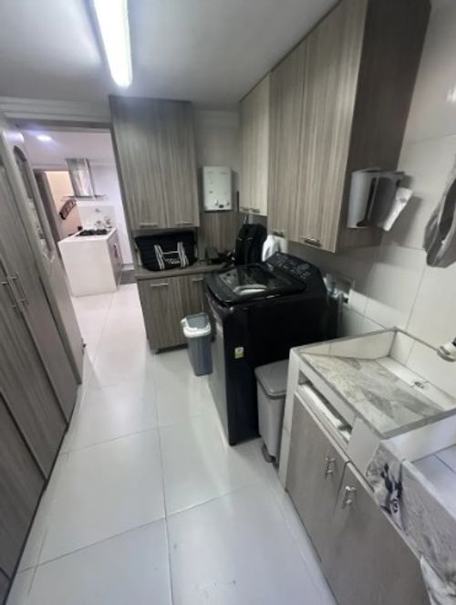 Apartamento de 3 alcobas en venta en Loma De Los Bernal, Medellín, 130 m² · foto 8 de 18