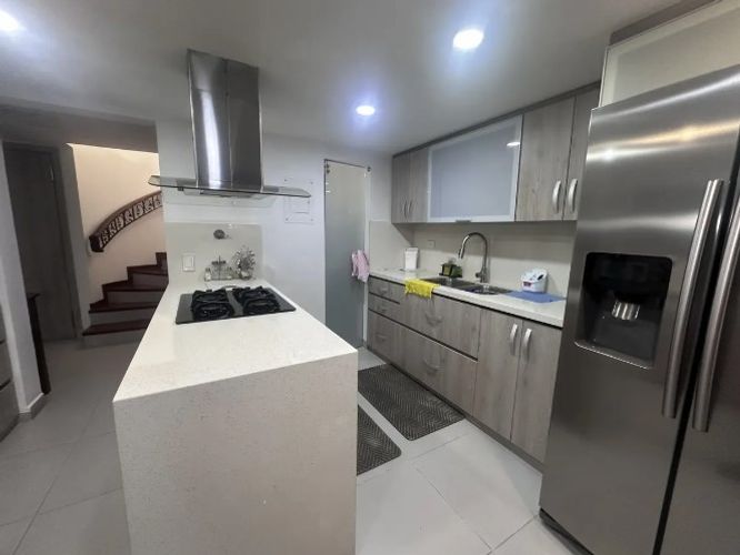 Apartamento de 3 alcobas en venta en Loma De Los Bernal, Medellín, 130 m² · foto 6 de 18