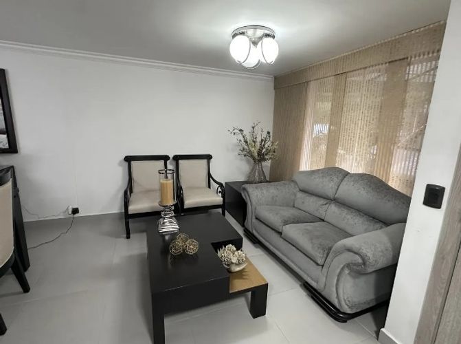 Apartamento de 3 alcobas en venta en Loma De Los Bernal, Medellín, 130 m² · foto 3 de 18