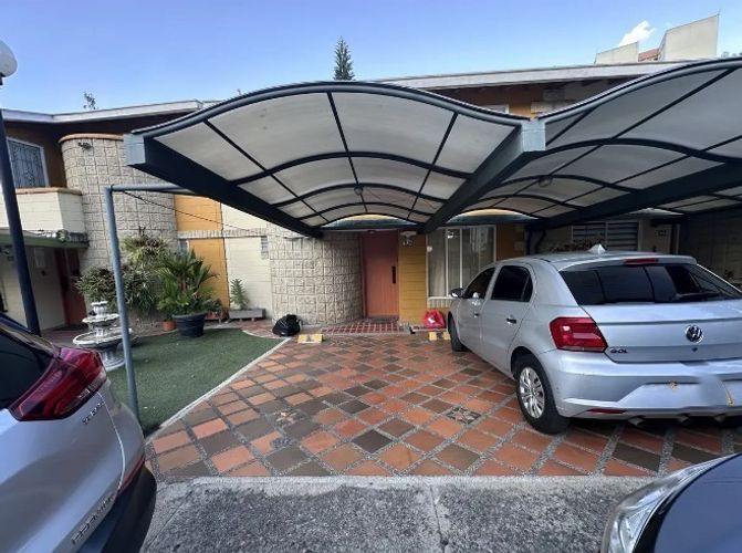 Apartamento de 3 alcobas en venta en Loma De Los Bernal, Medellín, 130 m² · foto 17 de 18