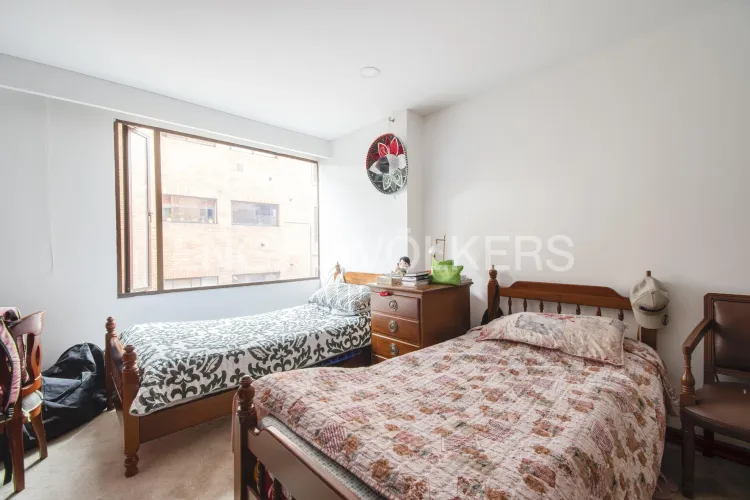 Apartamento de 3 alcobas en venta en Los Rosales, Bogotá, 242 m² · foto 16 de 17