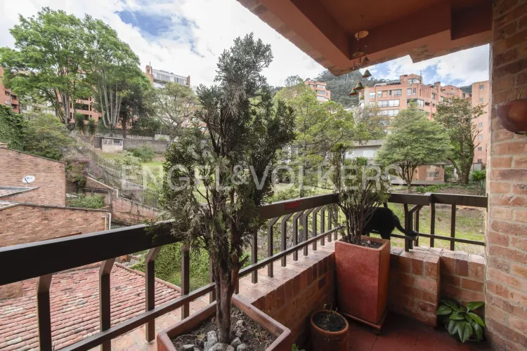 Apartamento de 3 alcobas en venta en Los Rosales, Bogotá, 242 m² · foto 5 de 17