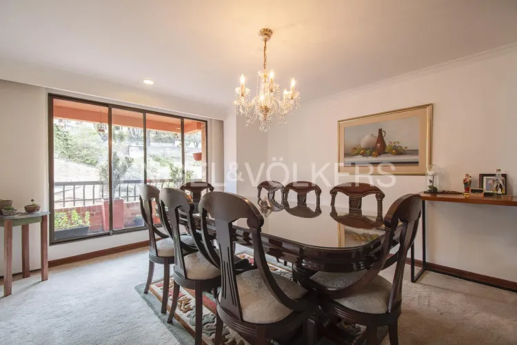 Apartamento de 3 alcobas en venta en Los Rosales, Bogotá, 242 m² · foto 4 de 17