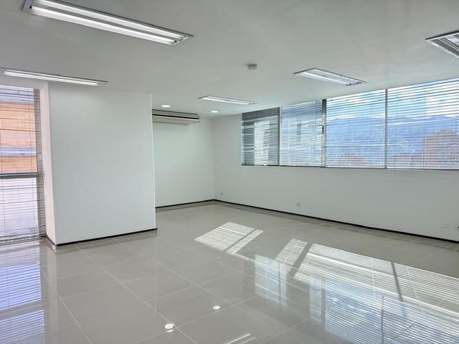 Oficina en arriendo en Alejandria, Medellín, 50 m² · foto 6 de 10