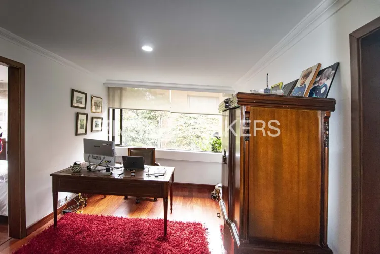 Apartamento de 3 alcobas en venta en Los Rosales, Bogotá, 218 m² · foto 14 de 17