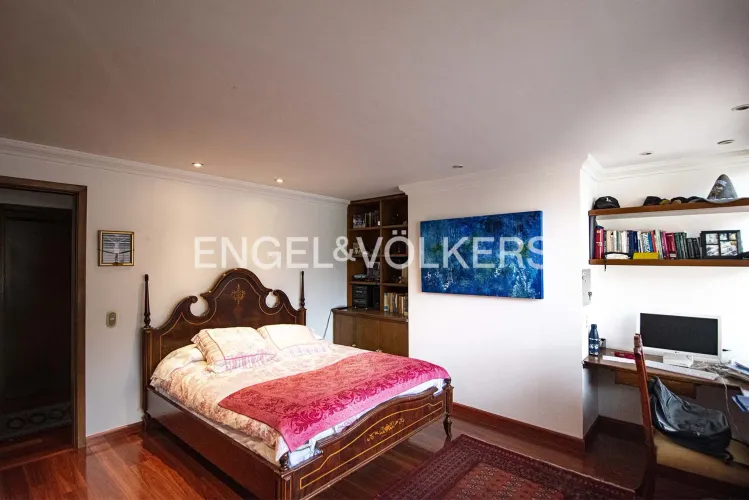 Apartamento de 3 alcobas en venta en Los Rosales, Bogotá, 218 m² · foto 10 de 17