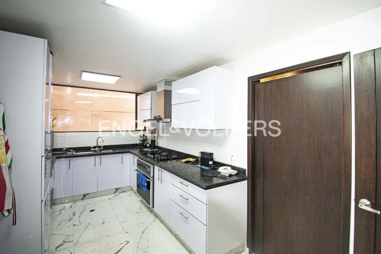 Apartamento de 3 alcobas en venta en Los Rosales, Bogotá, 218 m² · foto 7 de 17
