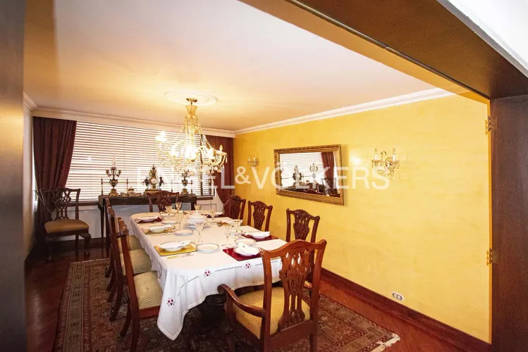 Apartamento de 3 alcobas en venta en Los Rosales, Bogotá, 218 m² · foto 5 de 17