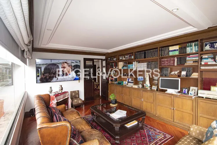 Apartamento de 3 alcobas en venta en Los Rosales, Bogotá, 218 m² · foto 3 de 17