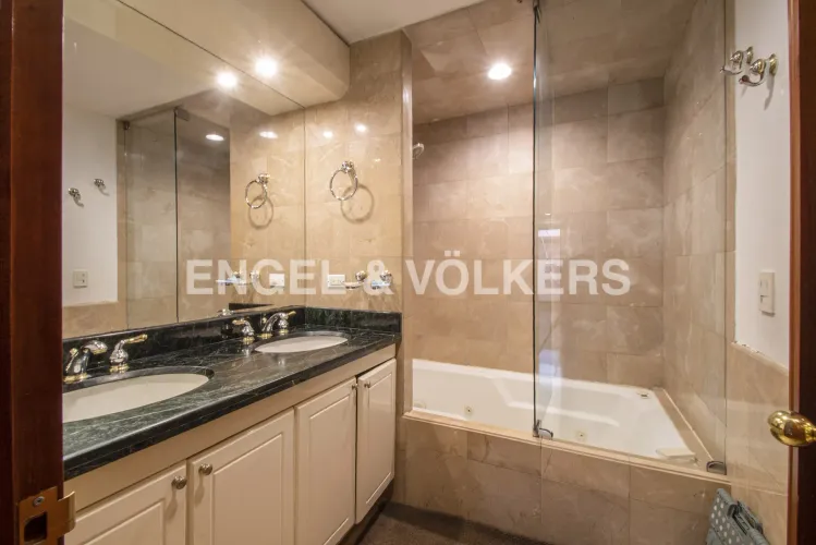 Apartamento de 3 alcobas en venta en Chicó Reservado, Bogotá, 185 m² · foto 11 de 15