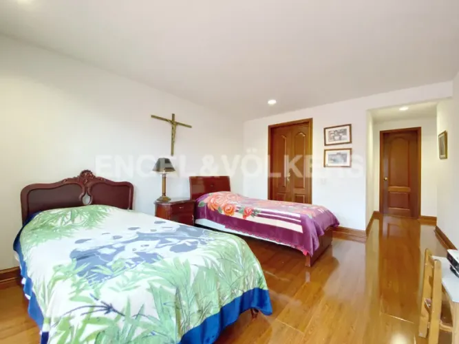 Apartamento de 3 alcobas en venta en Chicó Reservado, Bogotá, 185 m² · foto 10 de 15