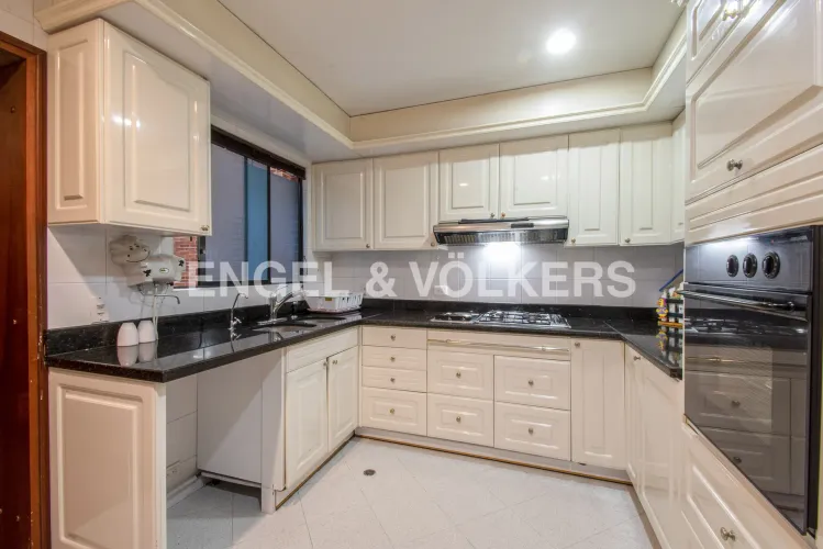 Apartamento de 3 alcobas en venta en Chicó Reservado, Bogotá, 185 m² · foto 5 de 15