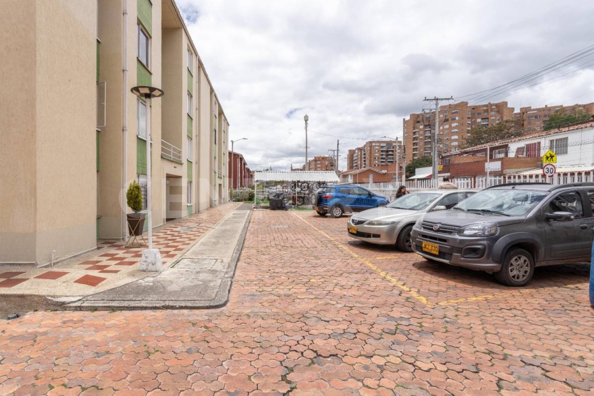 Apartamento en venta en Santa Helena, Bogotá · foto 3 de 24