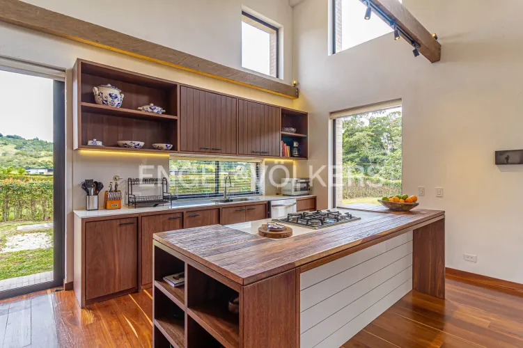 Casa de 1 alcoba en venta en Lomitas, La Ceja, 128 m² · foto 3 de 11