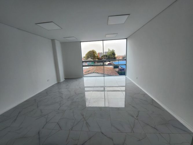 Oficina en arriendo en Laura Vicuña, Chía, 27 m² · foto 2 de 12
