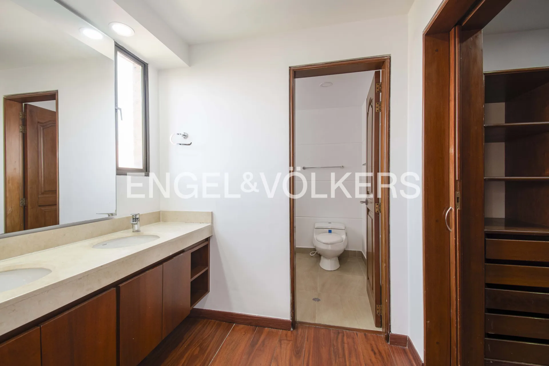 Apartamento en venta en Los Rosales, Bogotá · foto 3 de 9