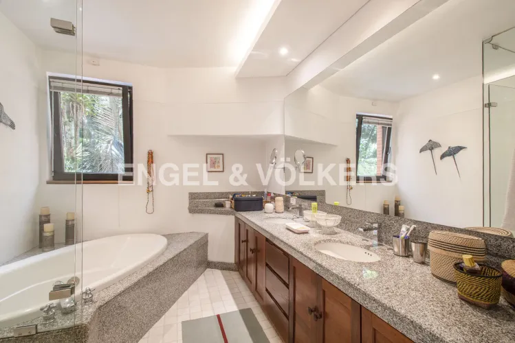 Apartamento de 3 alcobas en venta en Chicó Alto, Bogotá, 344 m² · foto 14 de 19