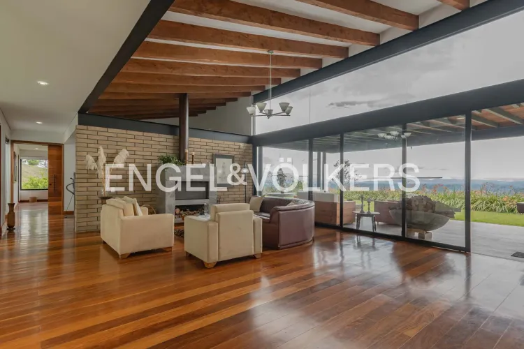 Casa de 3 alcobas en venta en Cabeceras De Llanogrande, Rionegro, 400 m² · foto 2 de 19