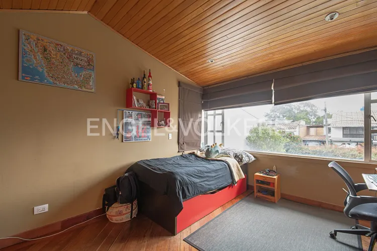 Casa de 4 alcobas en venta en Ilarco, Bogotá, 274 m² · foto 9 de 19