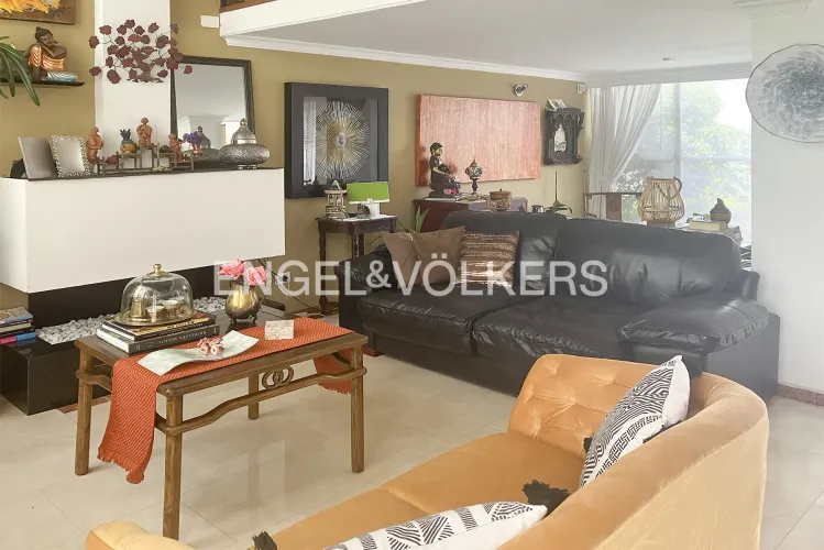 Casa de 4 alcobas en venta en Ilarco, Bogotá, 274 m² · foto 3 de 19