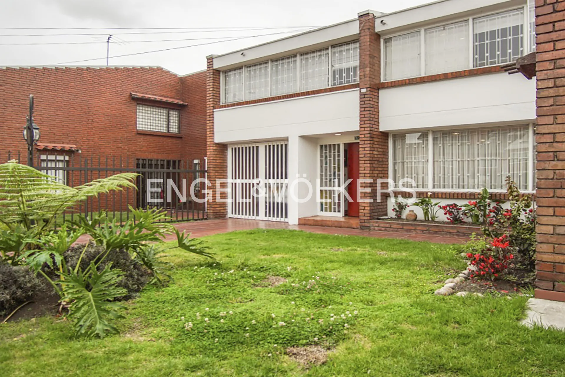 Casa en venta en Niza, Bogotá · foto 2 de 19