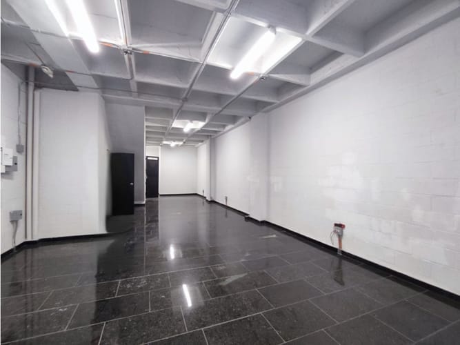 Bodega en arriendo en Trinidad, Medellín, 120 m² · foto 2 de 6