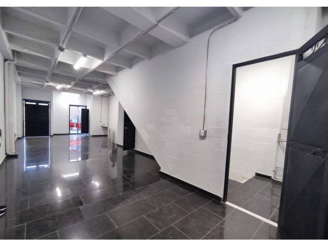 Bodega en arriendo en Trinidad, Medellín, 120 m² · foto 6 de 6