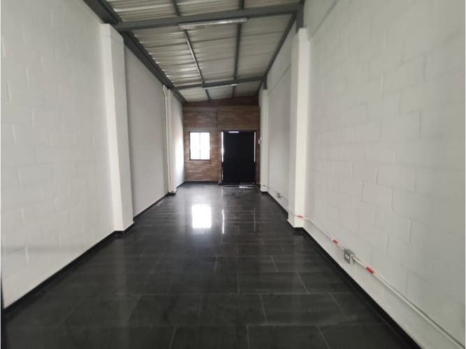 Bodega en arriendo en Trinidad, Medellín, 360 m² · foto 5 de 8