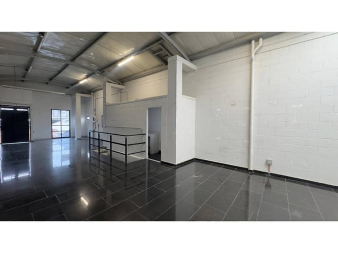 Bodega en arriendo en Trinidad, Medellín, 120 m² · foto 3 de 10