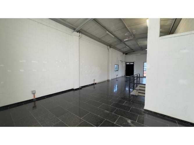 Bodega en arriendo en Trinidad, Medellín, 120 m² · foto 4 de 10
