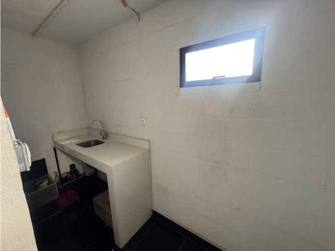 Bodega en arriendo en Trinidad, Medellín, 120 m² · foto 10 de 10