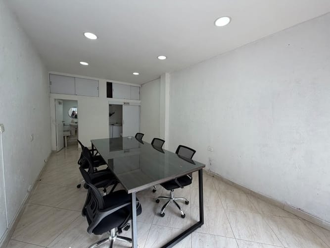 Local en arriendo en Bolivariana, Medellín, 30 m² · foto 2 de 9