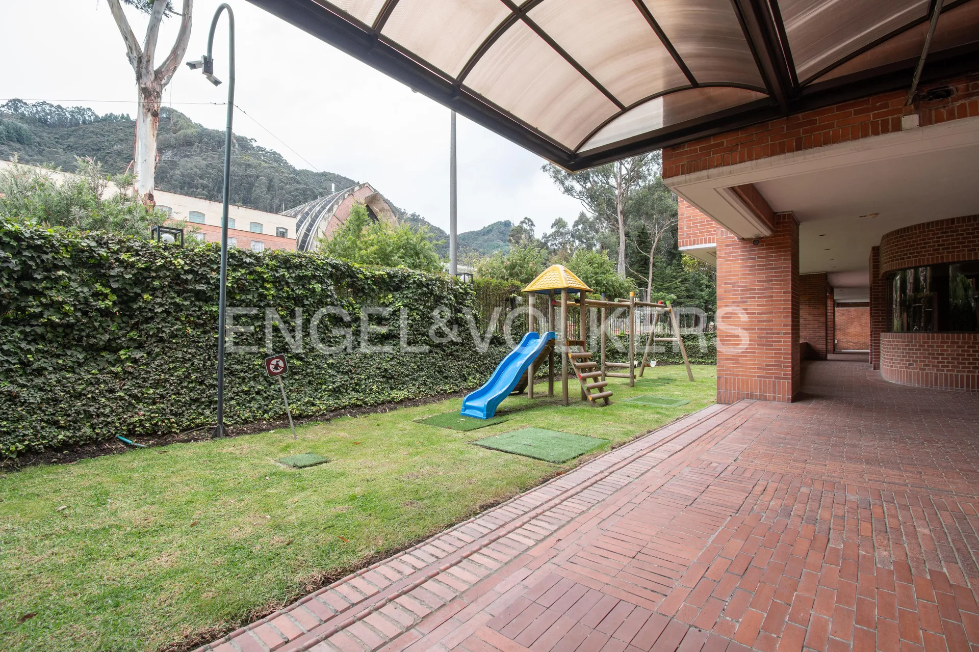 Apartamento en venta en Los Rosales, Bogotá · foto 19 de 20