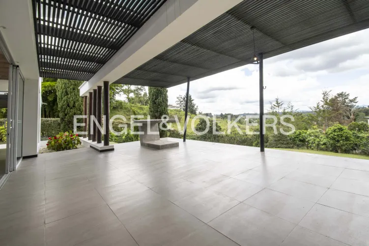 Casa de 5 alcobas en venta en Sajonia, Rionegro, 480 m² · foto 6 de 18