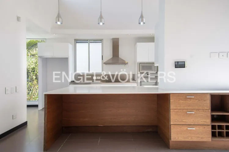 Casa de 5 alcobas en venta en Sajonia, Rionegro, 480 m² · foto 4 de 18