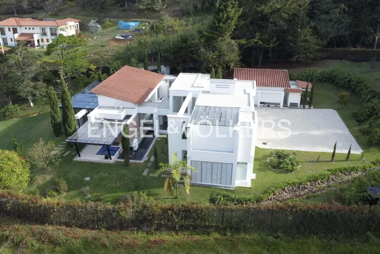 Casa de 5 alcobas en venta en Sajonia, Rionegro, 480 m² · foto 3 de 18