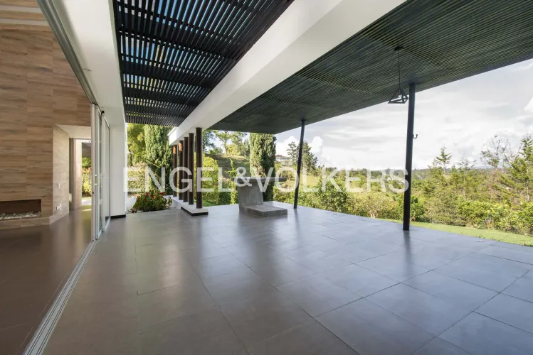 Casa de 5 alcobas en venta en Sajonia, Rionegro, 480 m² · foto 2 de 18
