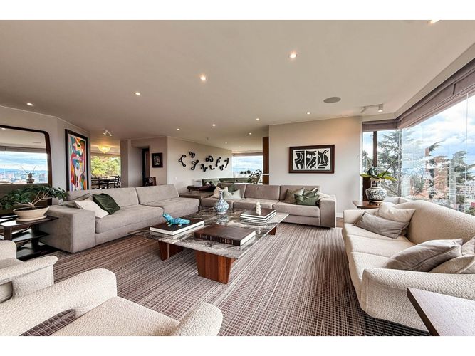 Apartamento de 3 alcobas en venta en El Retiro, Bogotá, 325 m² · foto 2 de 24