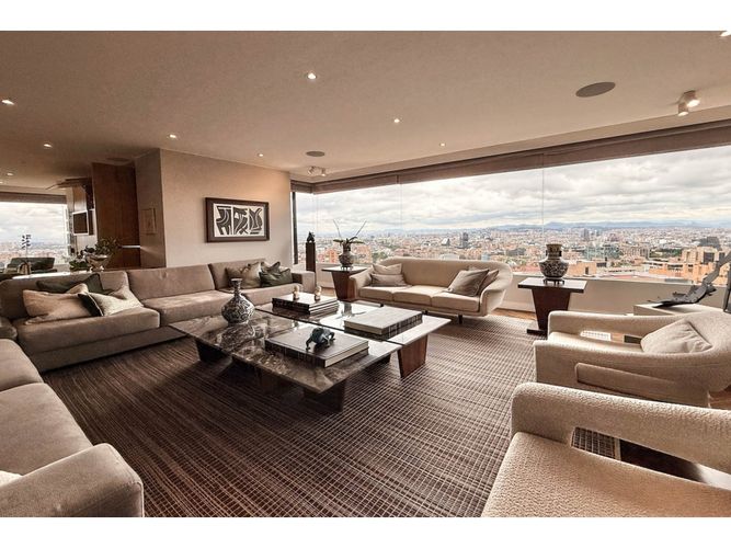 Apartamento de 3 alcobas en venta en El Retiro, Bogotá, 325 m² · foto 3 de 24