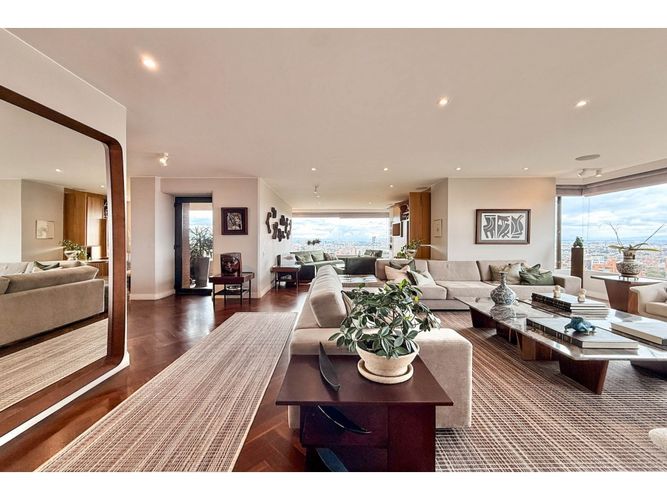 Apartamento de 3 alcobas en venta en El Retiro, Bogotá, 325 m² · foto 4 de 24
