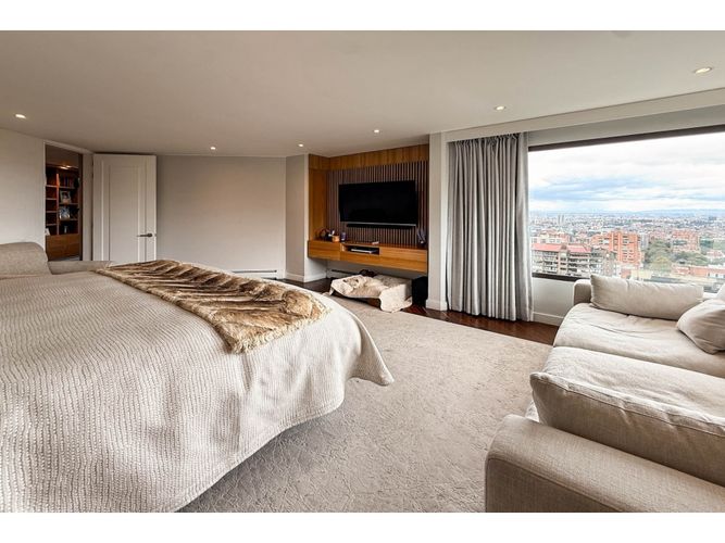 Apartamento de 3 alcobas en venta en El Retiro, Bogotá, 325 m² · foto 18 de 24