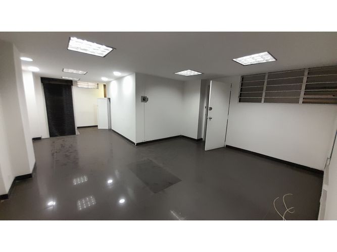 Local en arriendo en Villa Nueva, Medellín, 38 m² · foto 2 de 6