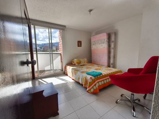 Apartamento de 3 alcobas en arriendo en Los Colores, Medellín, 95 m² · foto 9 de 21