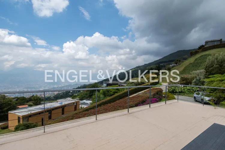 Casa de 3 alcobas en venta en Las Palmas, Medellín, 626 m² · foto 16 de 21